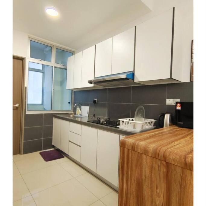 Sks Habitat Terminal Bus Netflix Jchome By Mwm Johor Bahru Zewnętrze zdjęcie