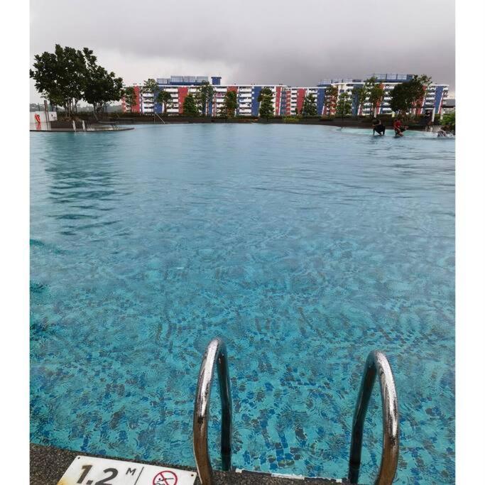 Sks Habitat Terminal Bus Netflix Jchome By Mwm Johor Bahru Zewnętrze zdjęcie