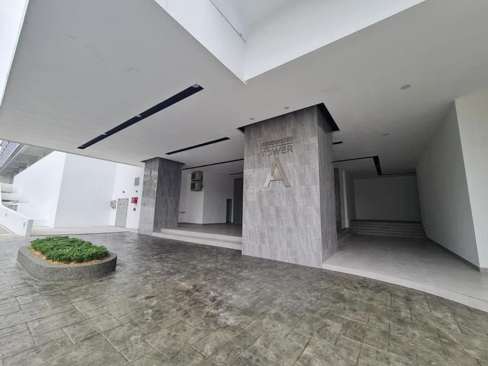 Sks Habitat Terminal Bus Netflix Jchome By Mwm Johor Bahru Zewnętrze zdjęcie